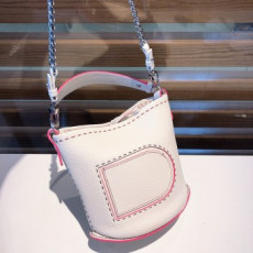 델보 팽 미니 버킷 크로스백